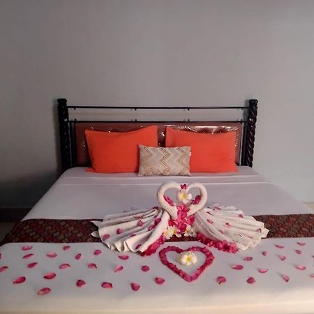Pineapple Guest House Gili Air Exterior photo