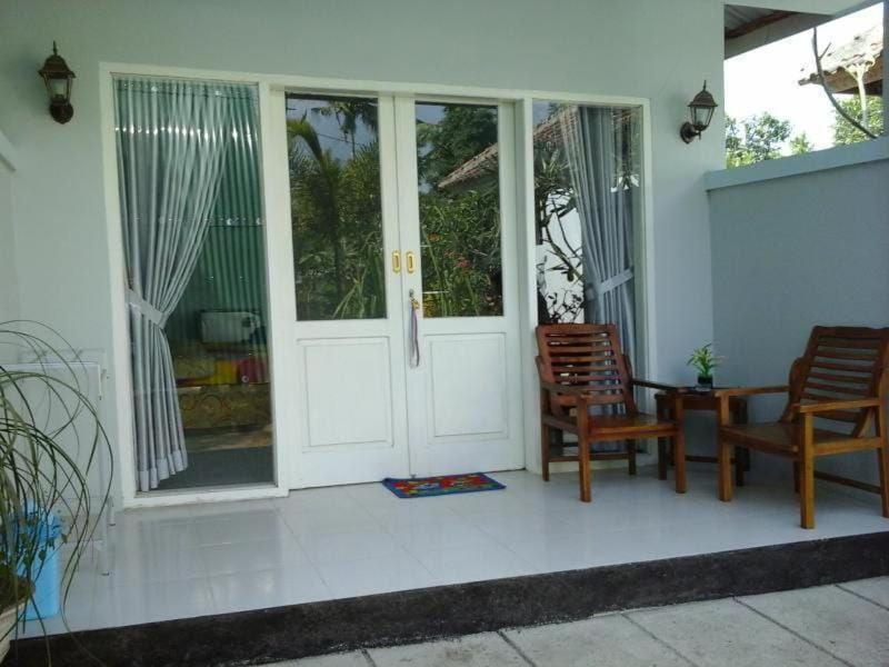 Pineapple Guest House Gili Air Exterior photo
