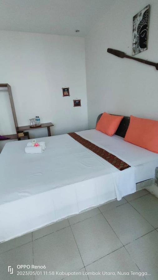 Pineapple Guest House Gili Air Exterior photo