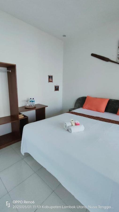 Pineapple Guest House Gili Air Exterior photo