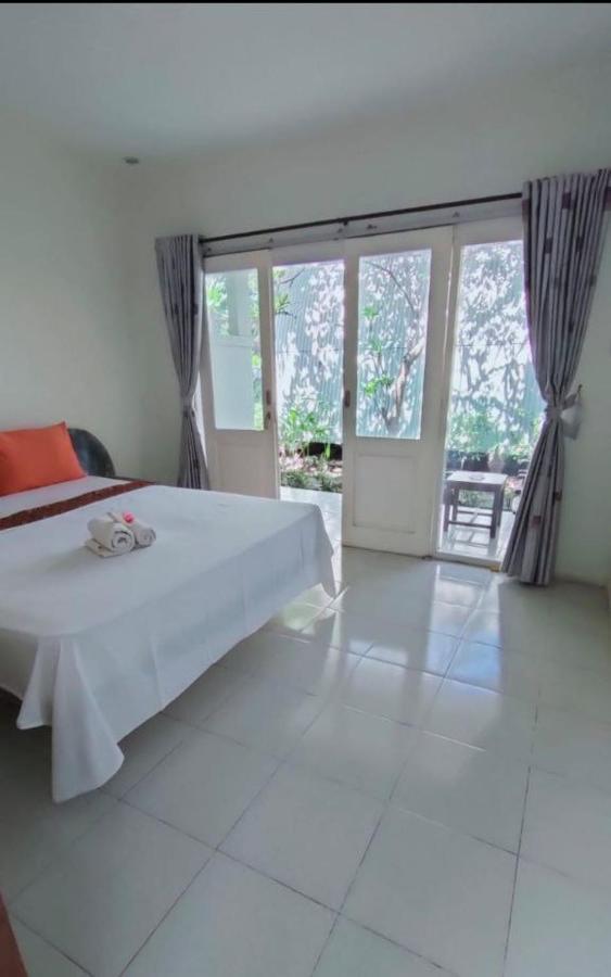Pineapple Guest House Gili Air Exterior photo