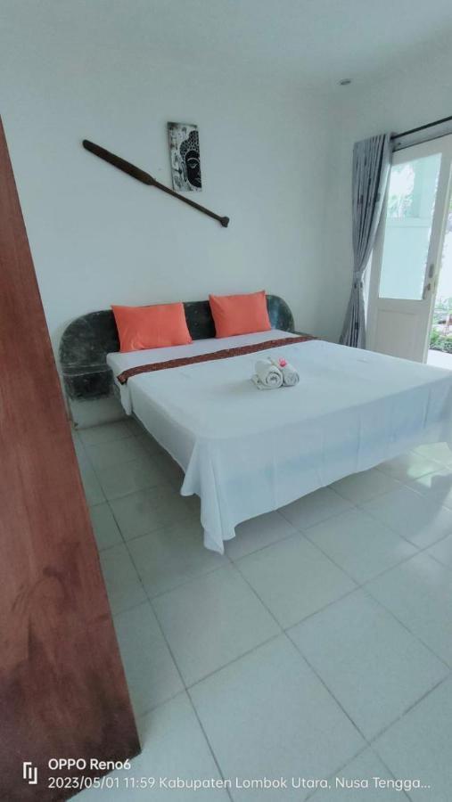 Pineapple Guest House Gili Air Exterior photo