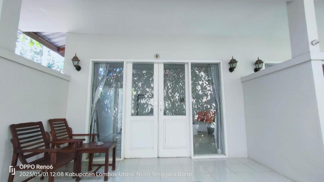 Pineapple Guest House Gili Air Exterior photo