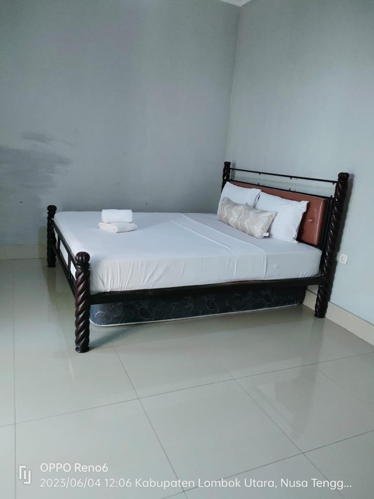 Pineapple Guest House Gili Air Exterior photo