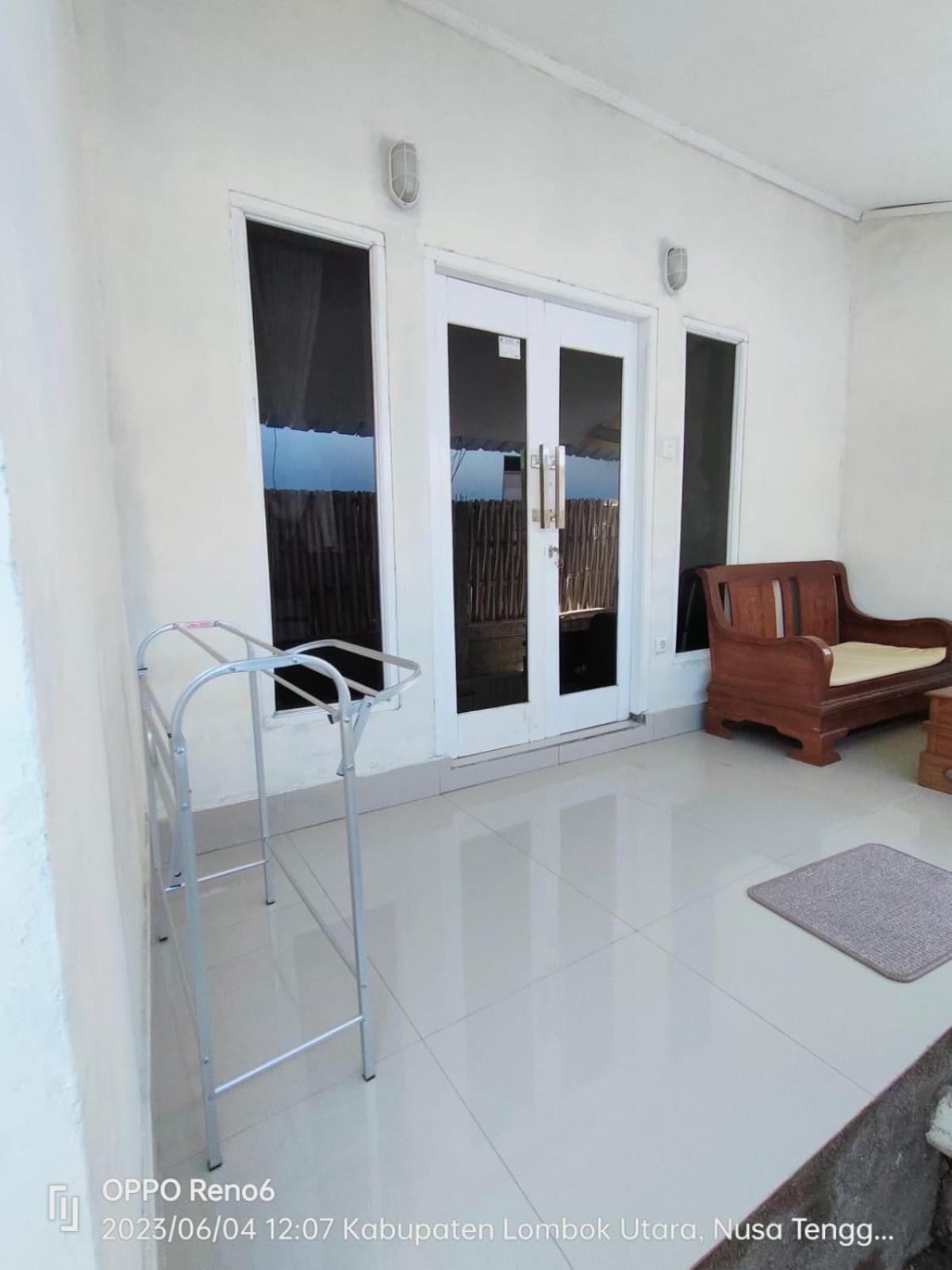 Pineapple Guest House Gili Air Exterior photo
